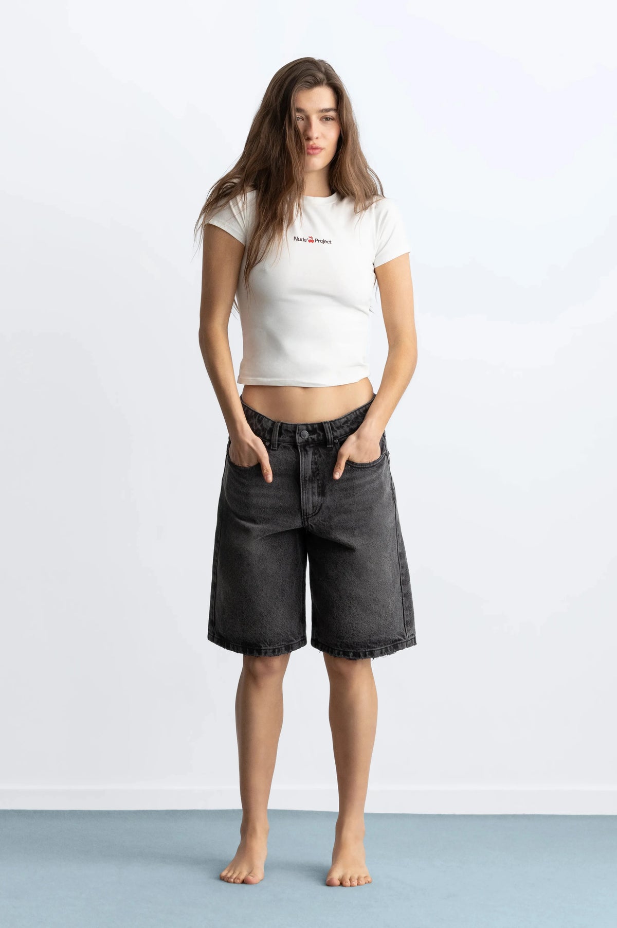 WOMAN [Model is 173 cm / 5’8” wearing size 38]