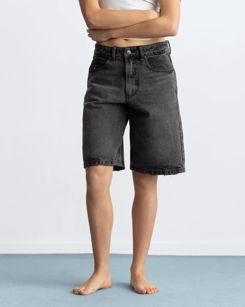 WOMAN [Model is 173 cm / 5’8” wearing size 38]