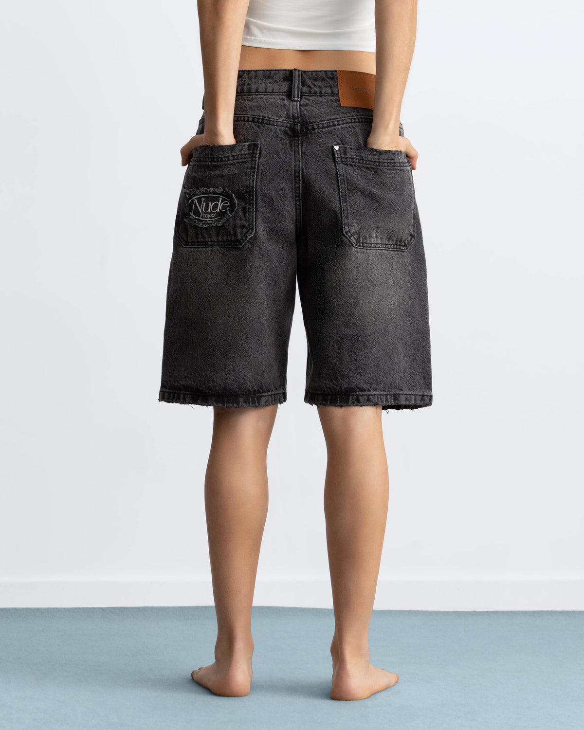 WOMAN [Model is 173 cm / 5’8” wearing size 38]