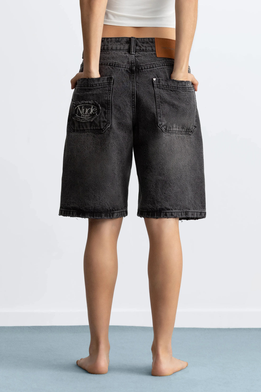 WOMAN [Model is 173 cm / 5’8” wearing size 38]