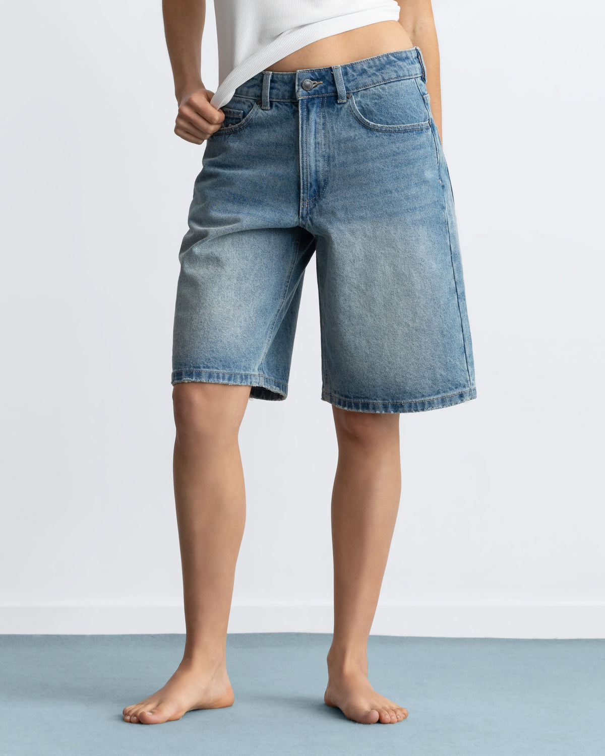 WOMAN [Model is 173 cm / 5’8” wearing size 38]