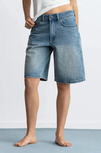 WOMAN [Model is 173 cm / 5’8” wearing size 38]