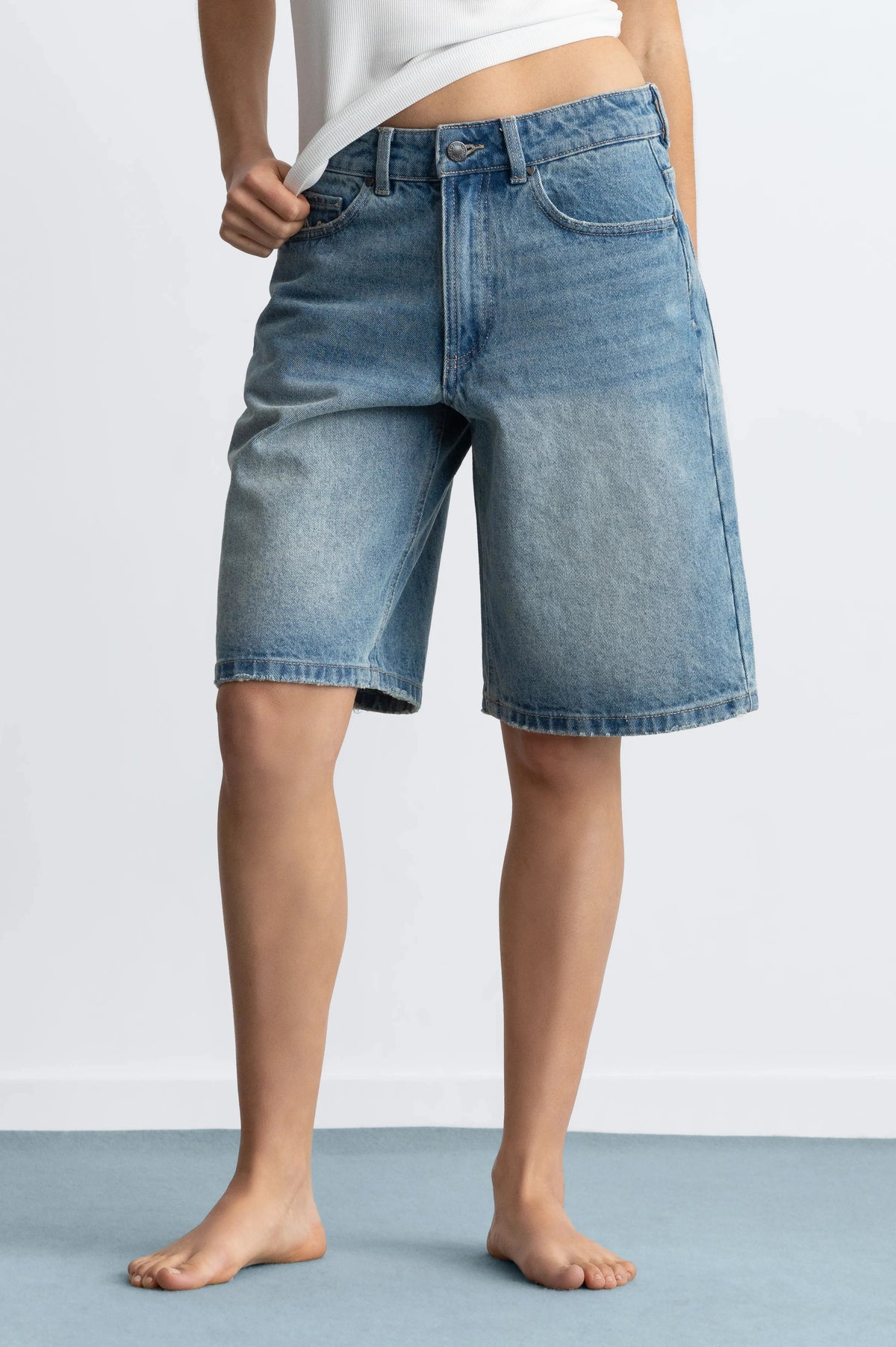 WOMAN [Model is 173 cm / 5’8” wearing size 38]