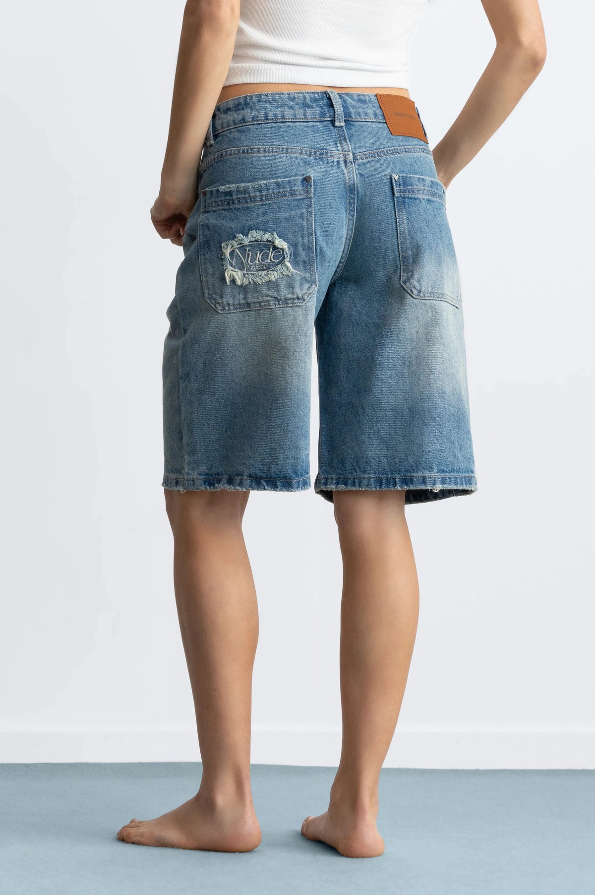 WOMAN [Model is 173 cm / 5’8” wearing size 38]