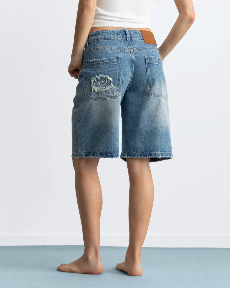 WOMAN [Model is 173 cm / 5’8” wearing size 38]