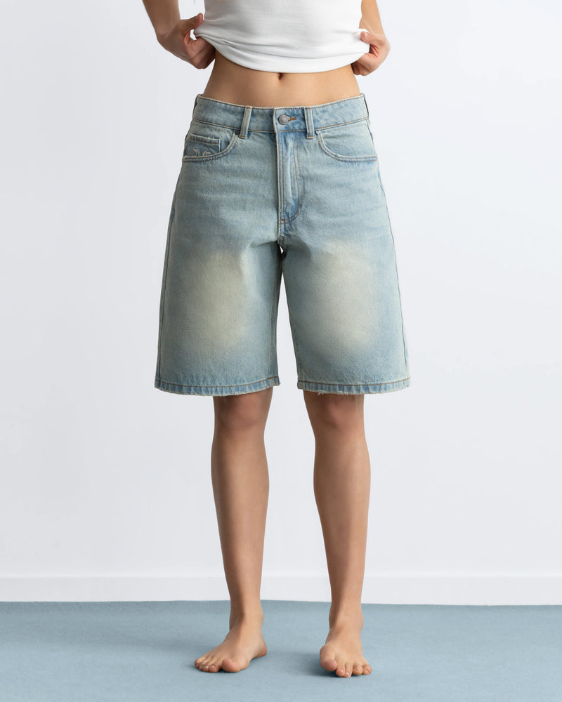 WOMAN [Model is 173 cm / 5’8” wearing size 38]