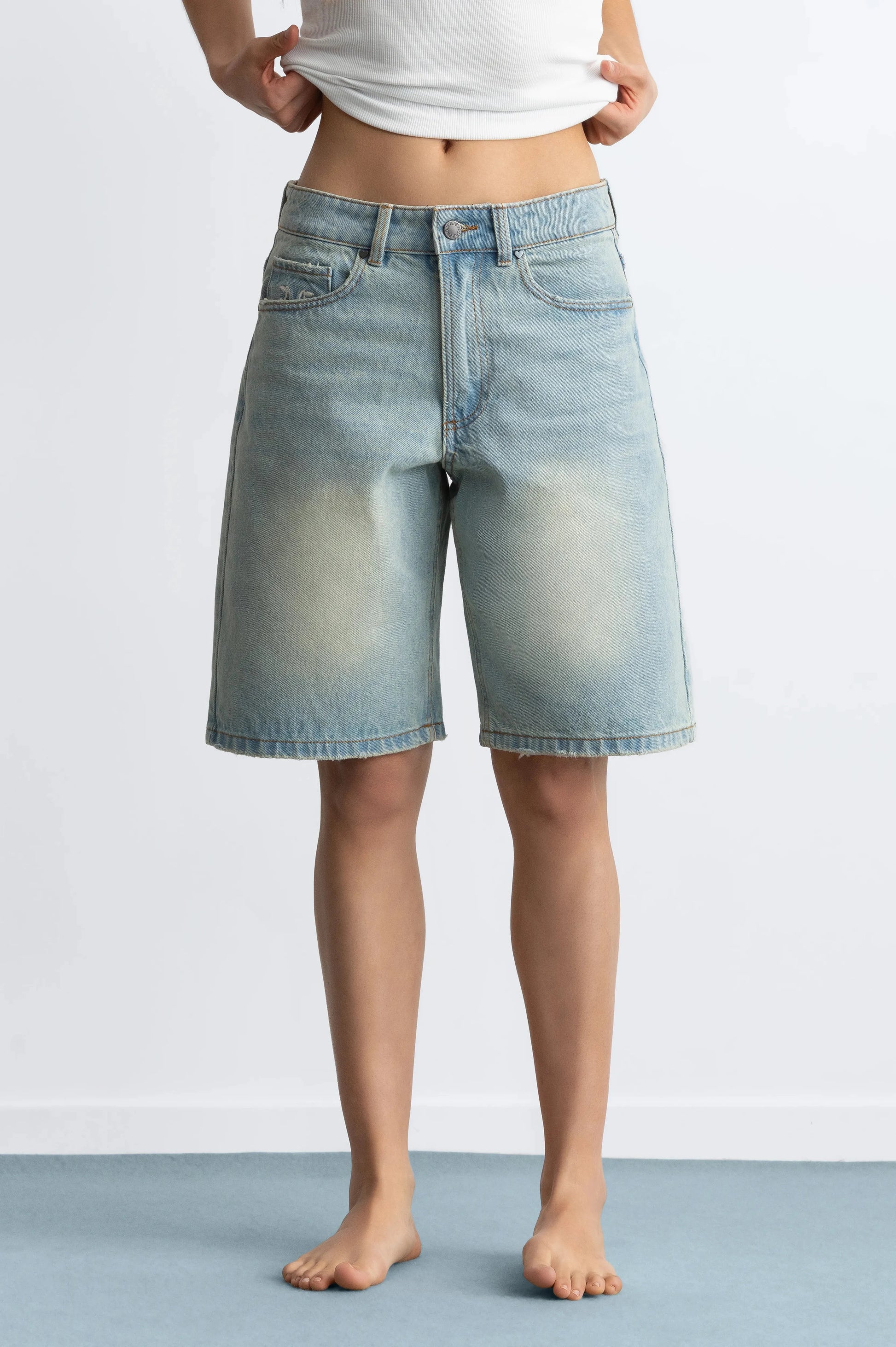 WOMAN [Model is 173 cm / 5’8” wearing size 38]