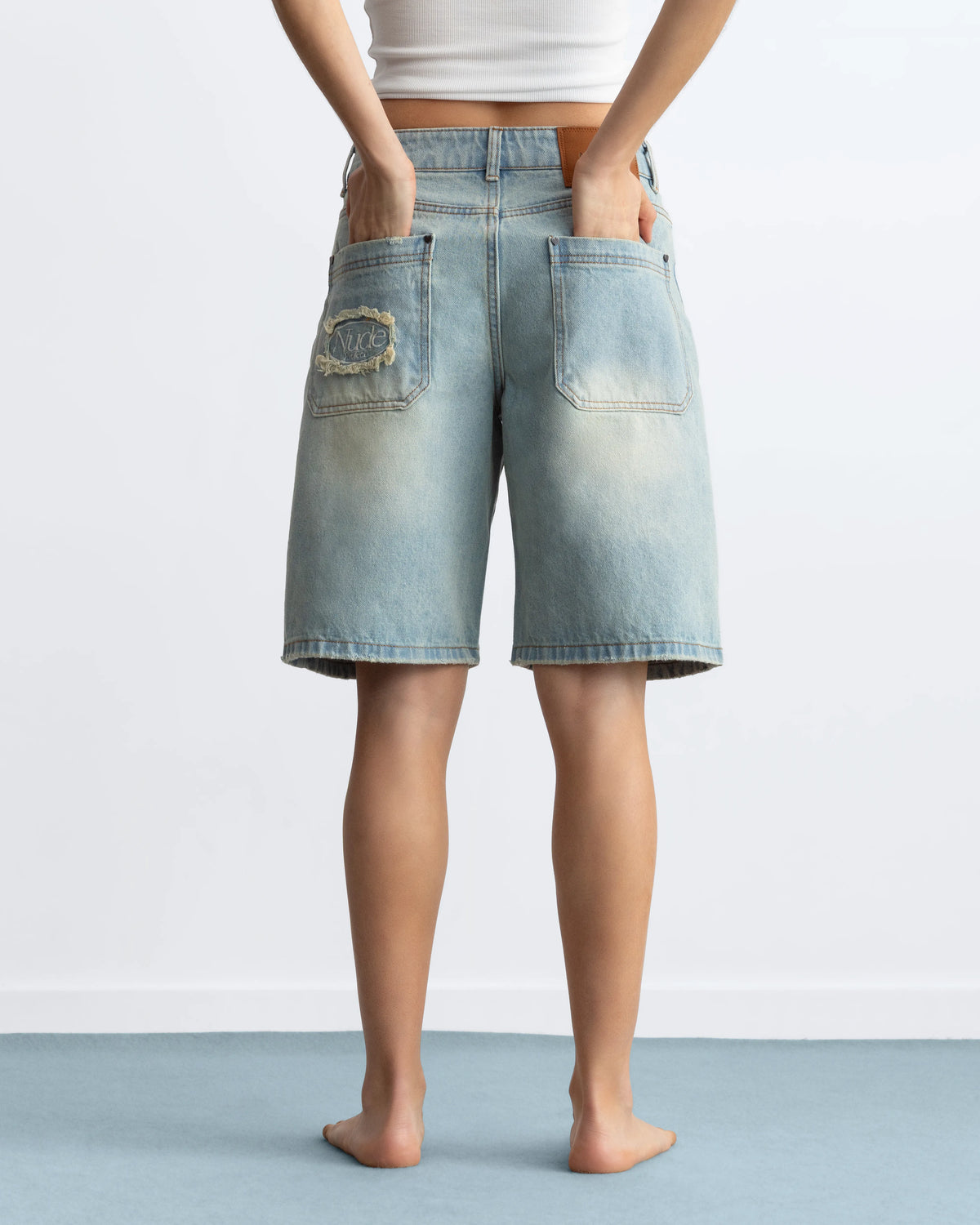 WOMAN [Model is 173 cm / 5’8” wearing size 38]