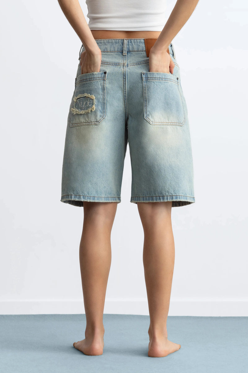 WOMAN [Model is 173 cm / 5’8” wearing size 38]