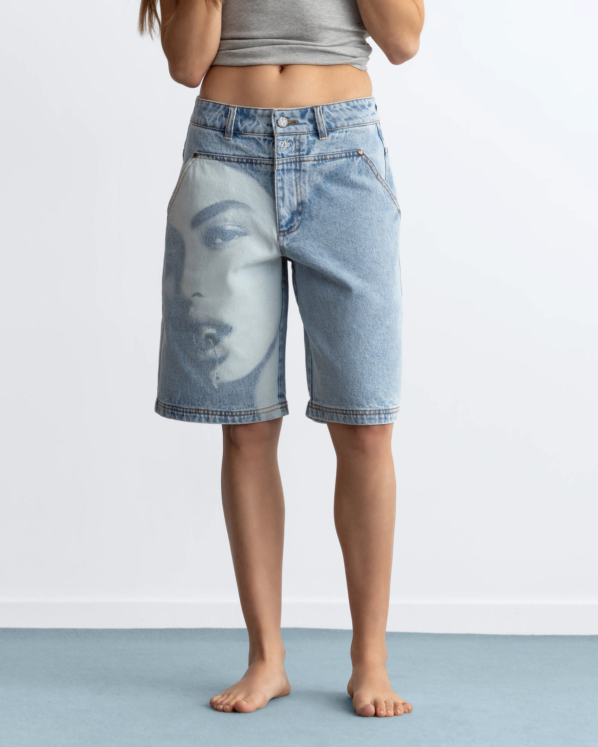 WOMAN [Model is 173 cm / 5’8” wearing size 38]