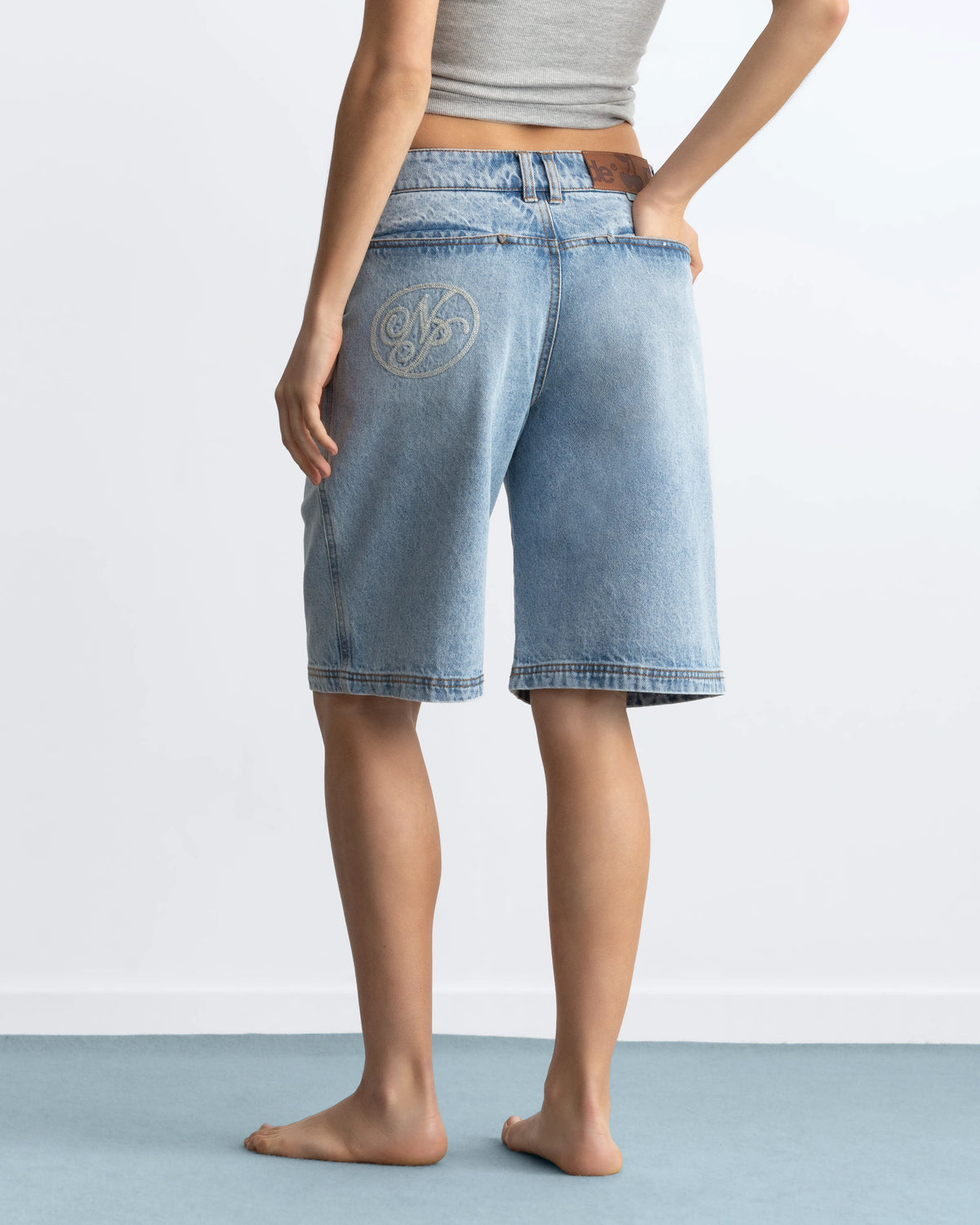 WOMAN [Model is 173 cm / 5’8” wearing size 38]