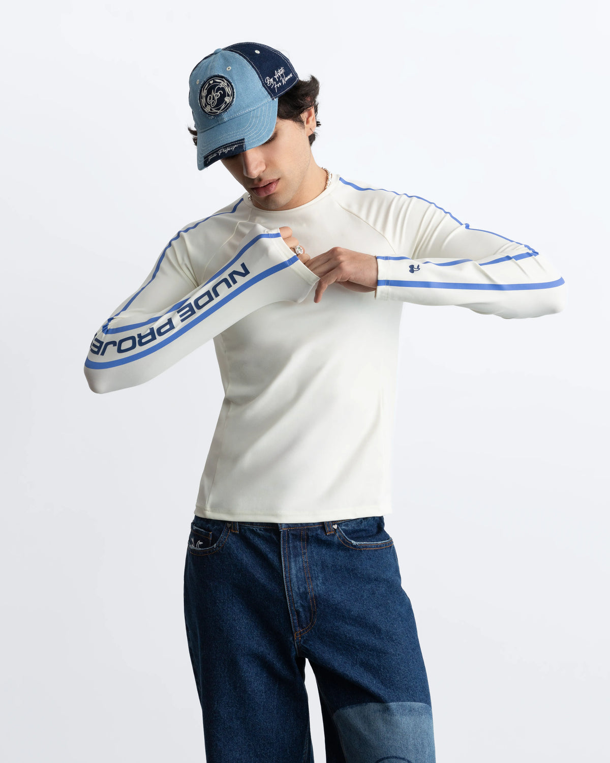 MAN [Model is 187 cm / 6'2" wearing size M]