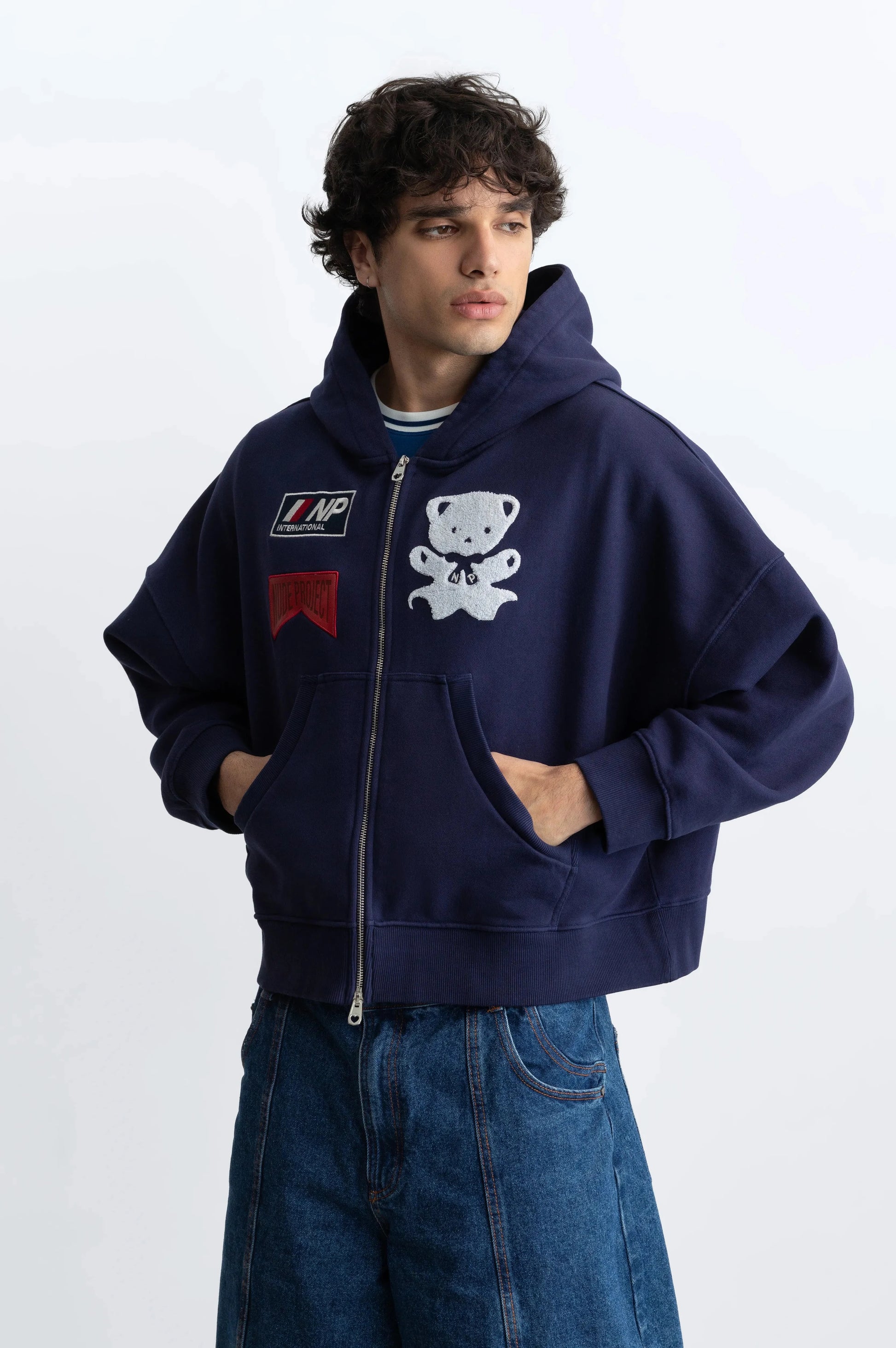 MAN [Model is 187 cm / 6'2" wearing size M]