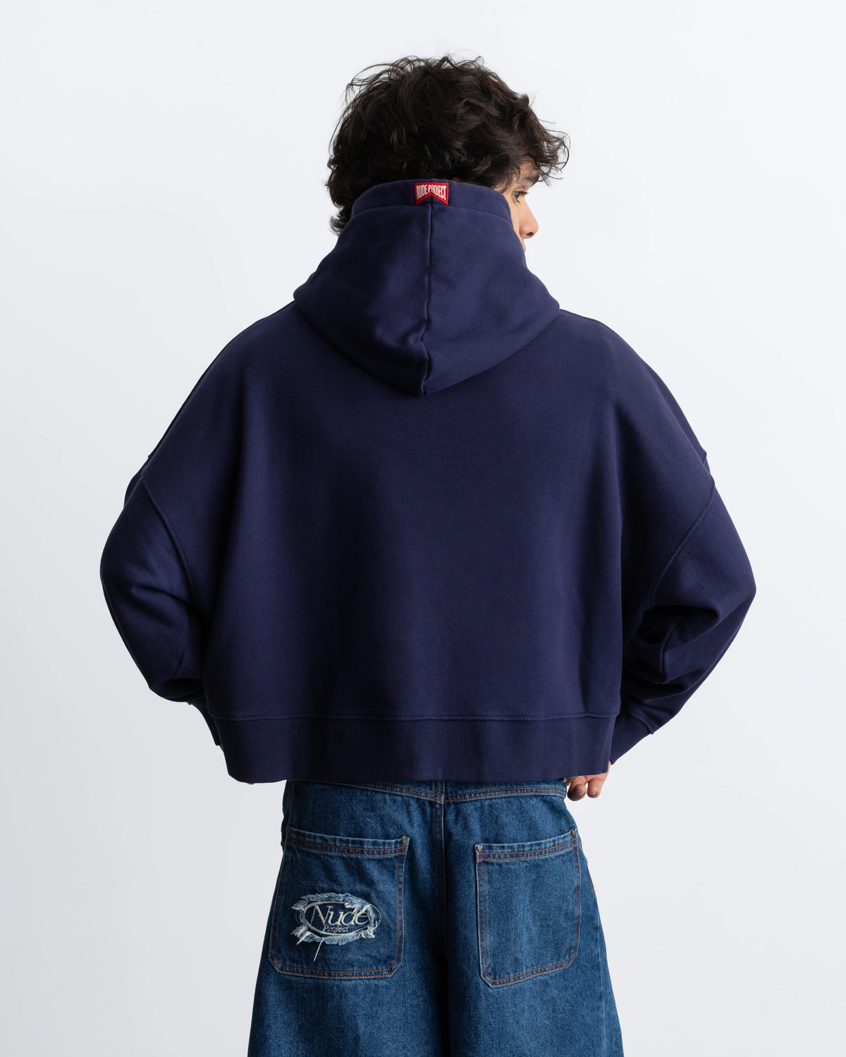 MAN [Model is 187 cm / 6'2" wearing size M]