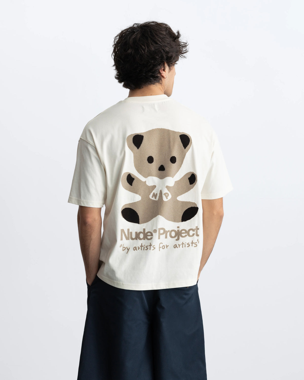 MAN [Model is 187 cm / 6'2" wearing size M]