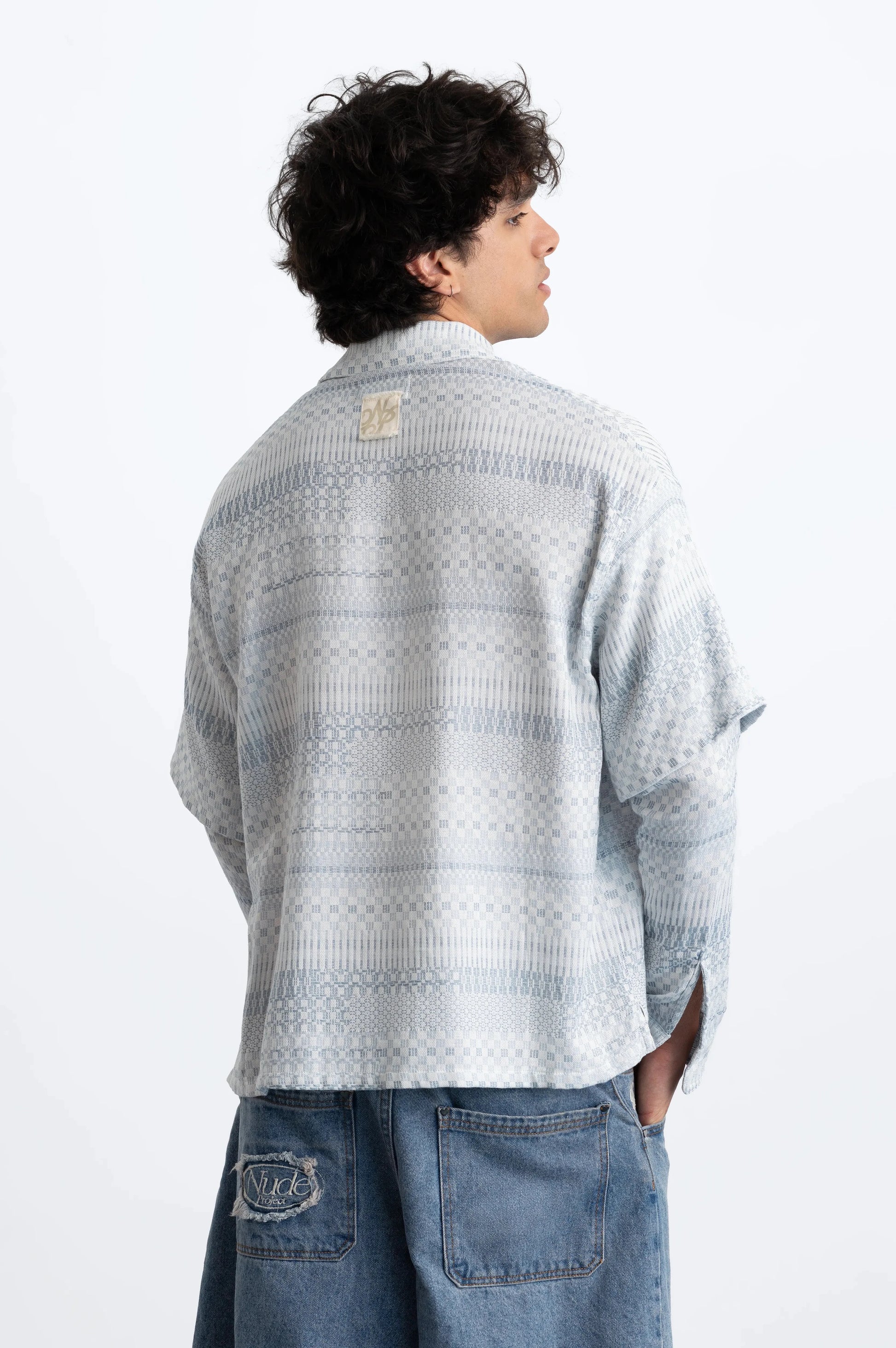 MAN [Model is 187cm / 6’2” wearing size M]