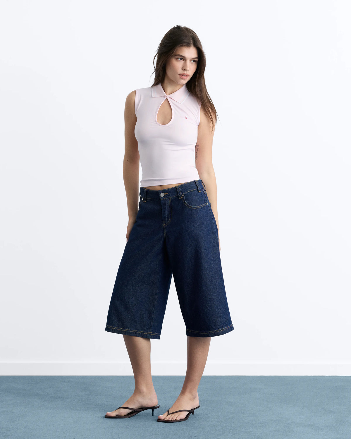 WOMAN [Model is 175.25 cm / 5’9” wearing size S]