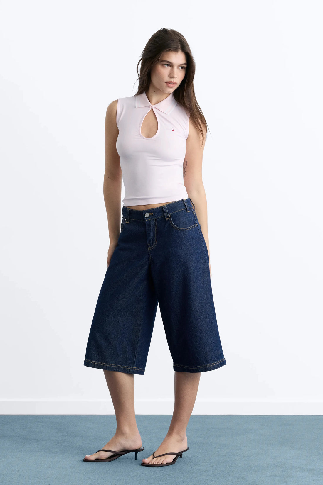 WOMAN [Model is 175.25 cm / 5’9” wearing size S]