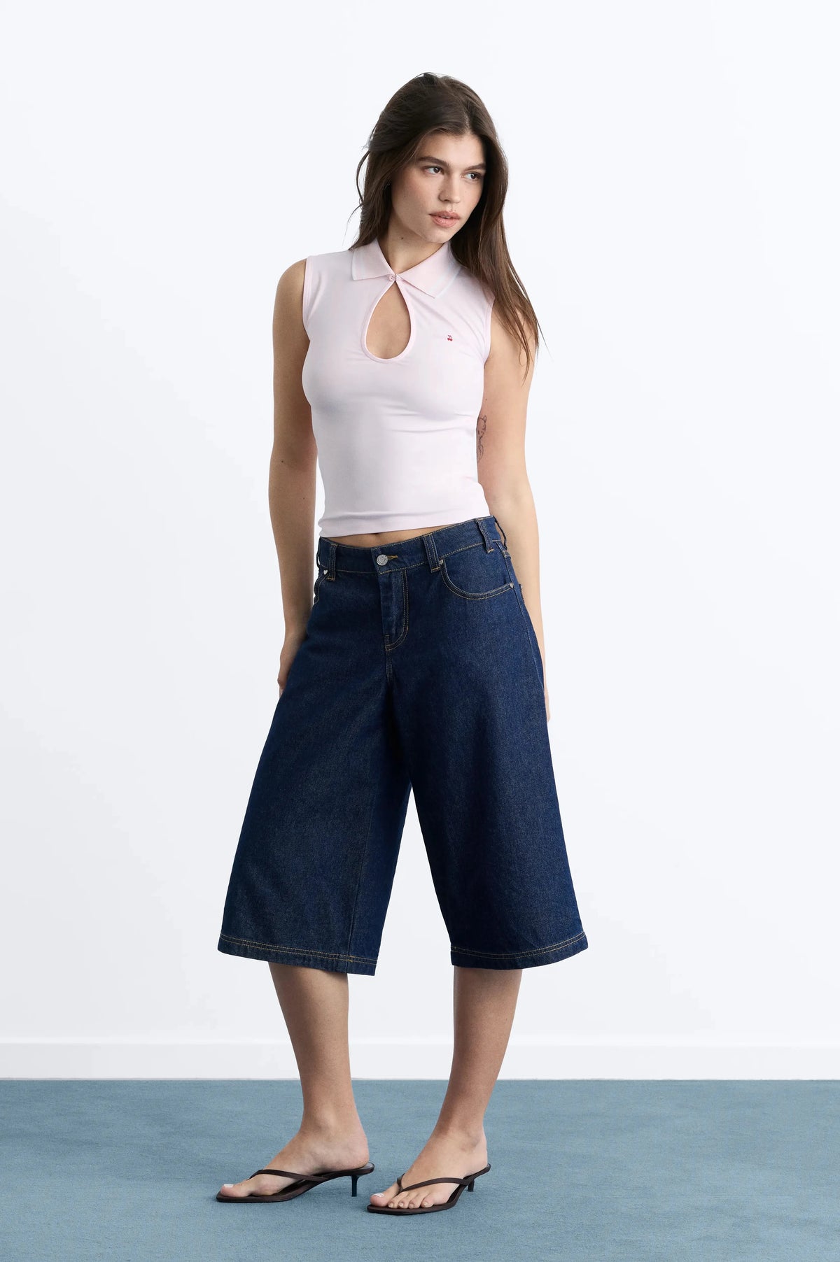 WOMAN [Model is 175.25 cm / 5’9” wearing size S]