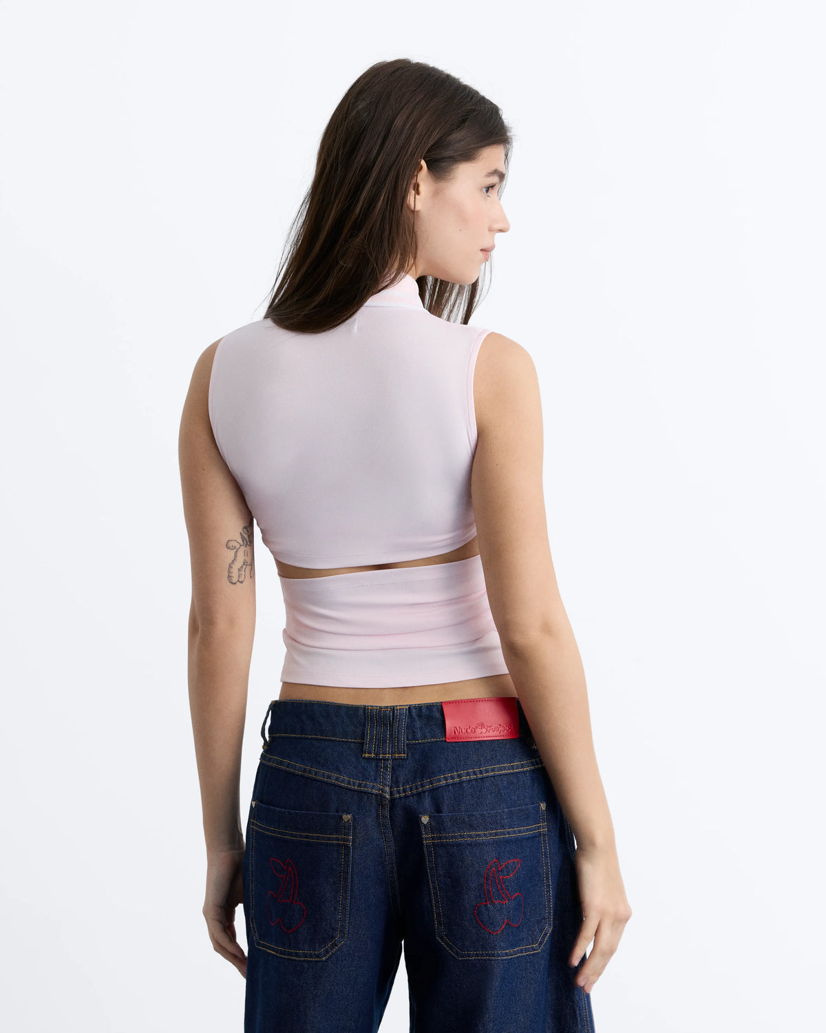 WOMAN [Model is 175.25 cm / 5’9” wearing size S]