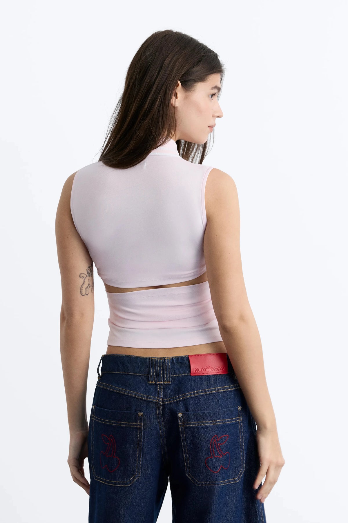 WOMAN [Model is 175.25 cm / 5’9” wearing size S]