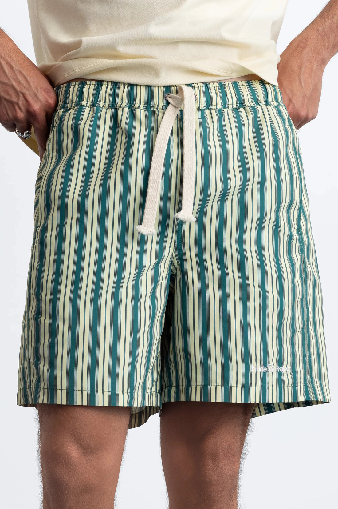 MAN [Model is 187cm / 6’2” wearing size M]