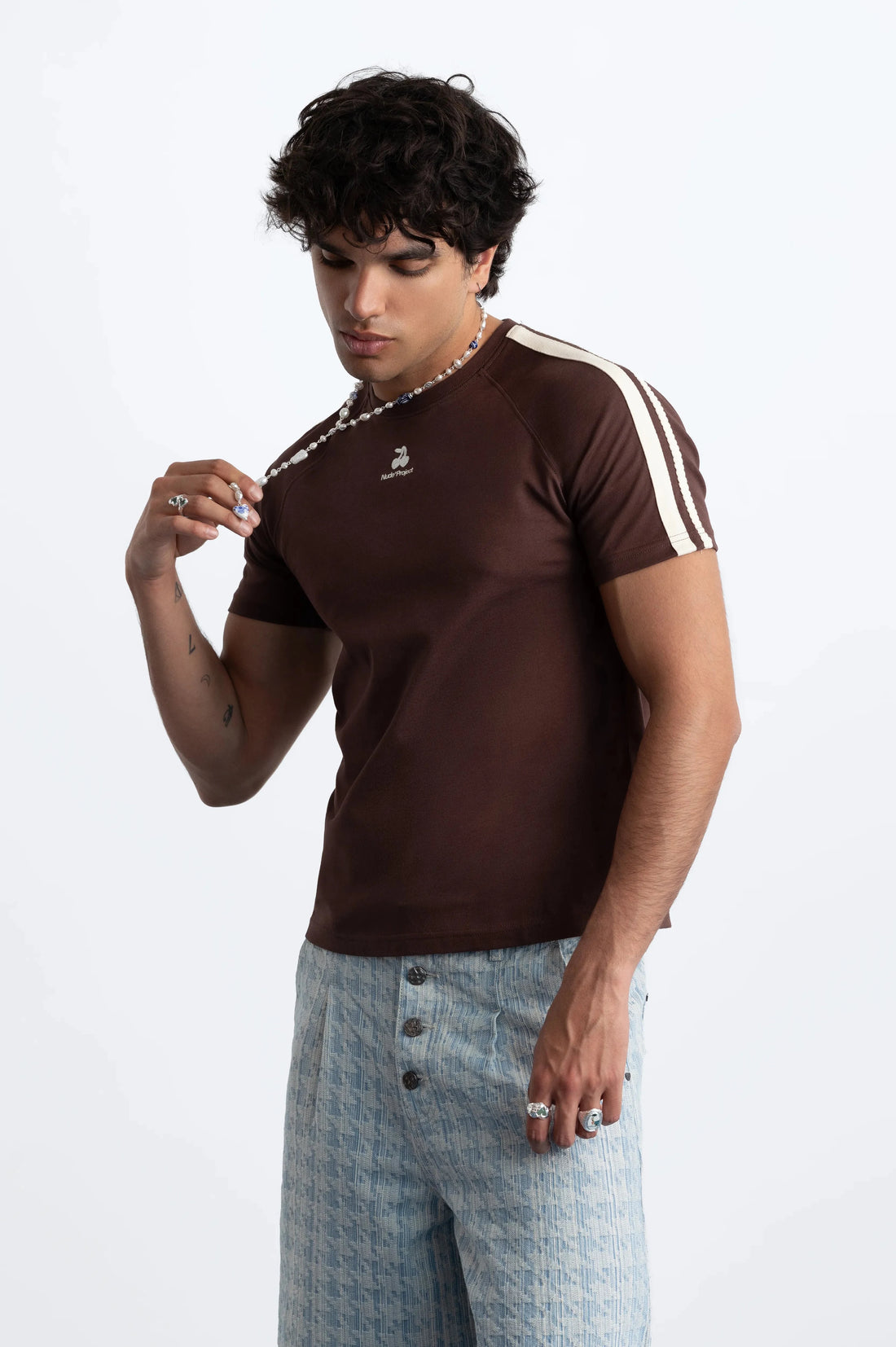 MAN [Model is 187cm / 6’2” wearing size M]