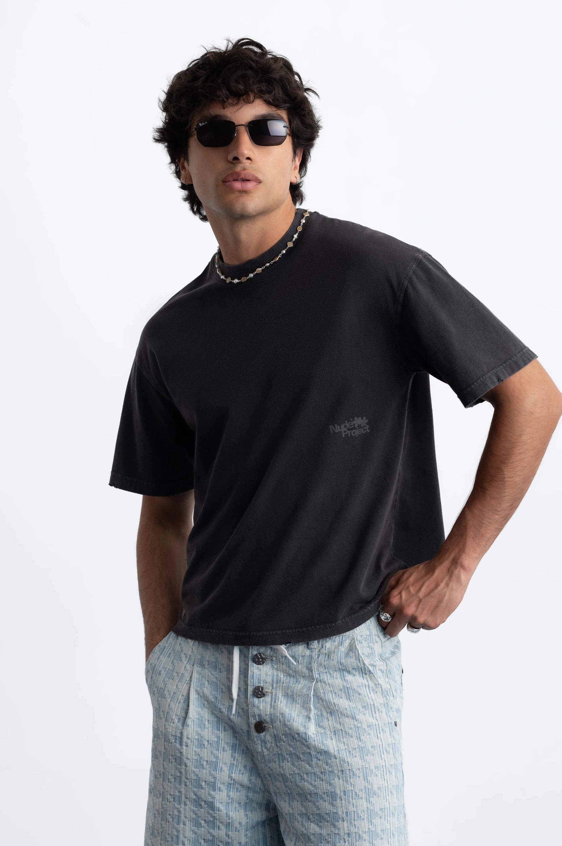 MAN [Model is 187cm / 6’2” wearing size M]