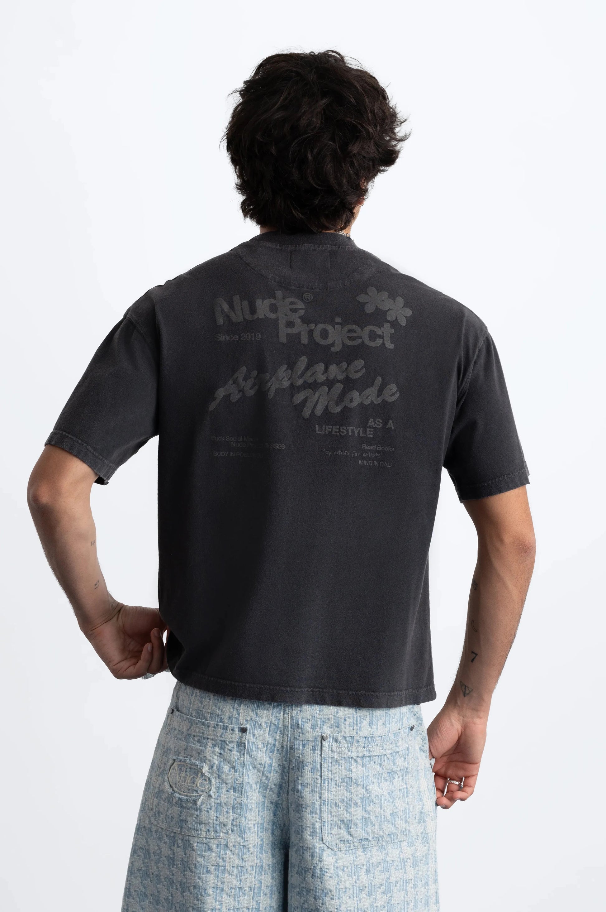 MAN [Model is 187cm / 6’2” wearing size M]