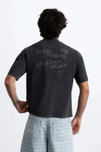 MAN [Model is 187cm / 6’2” wearing size M]