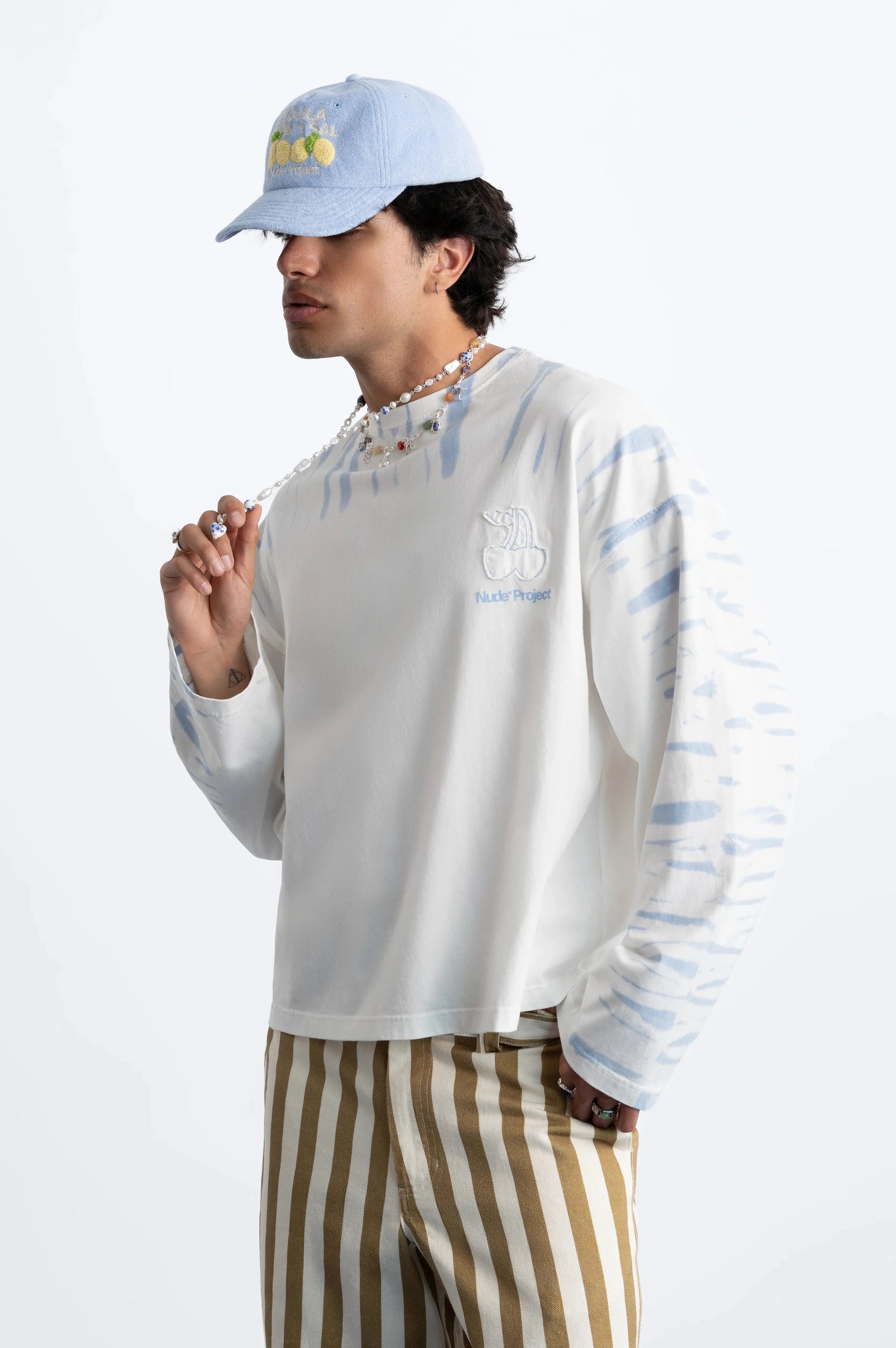 MAN [Model is 187cm / 6’2” wearing size M]