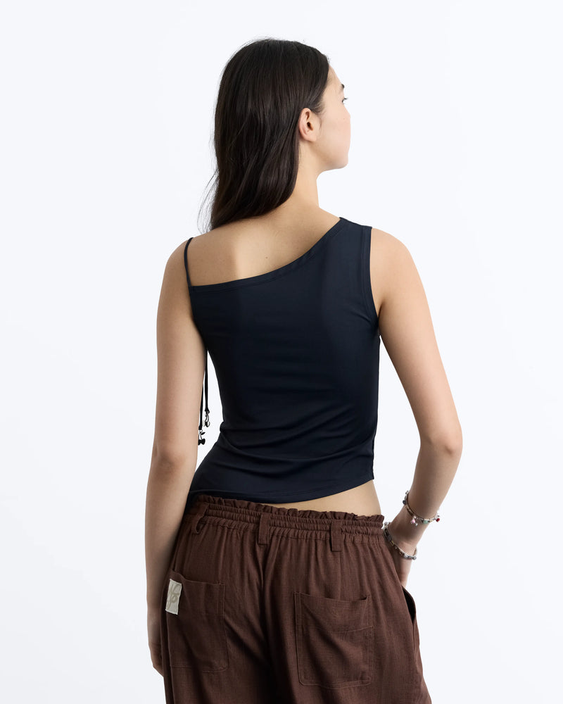 WOMAN [Model is 176 cm / 5’9” wearing size S]