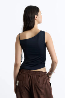 WOMAN [Model is 176 cm / 5’9” wearing size S]