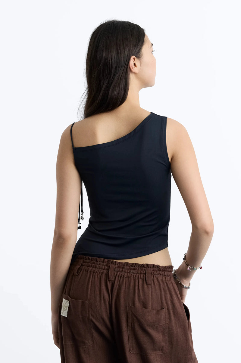 WOMAN [Model is 176 cm / 5’9” wearing size S]