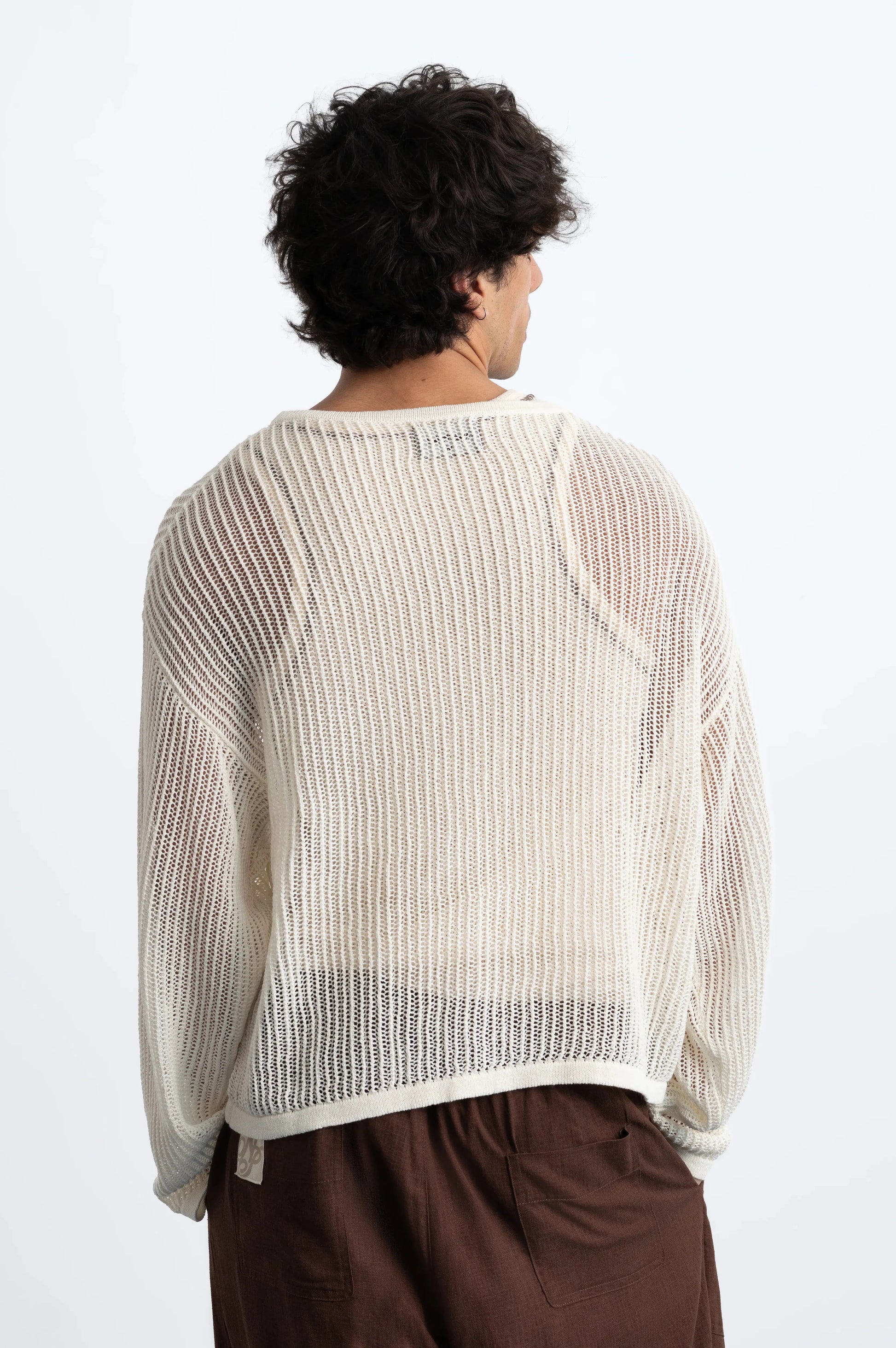 MAN [Model is 187cm / 6’2” wearing size M]