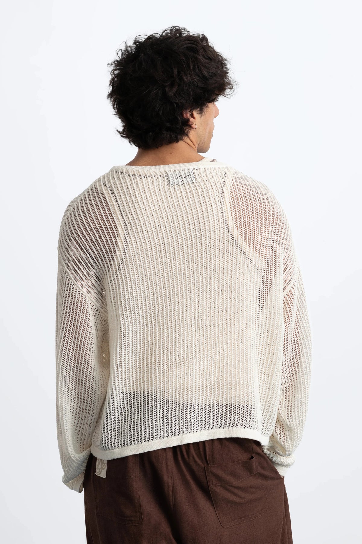 MAN [Model is 187cm / 6’2” wearing size M]