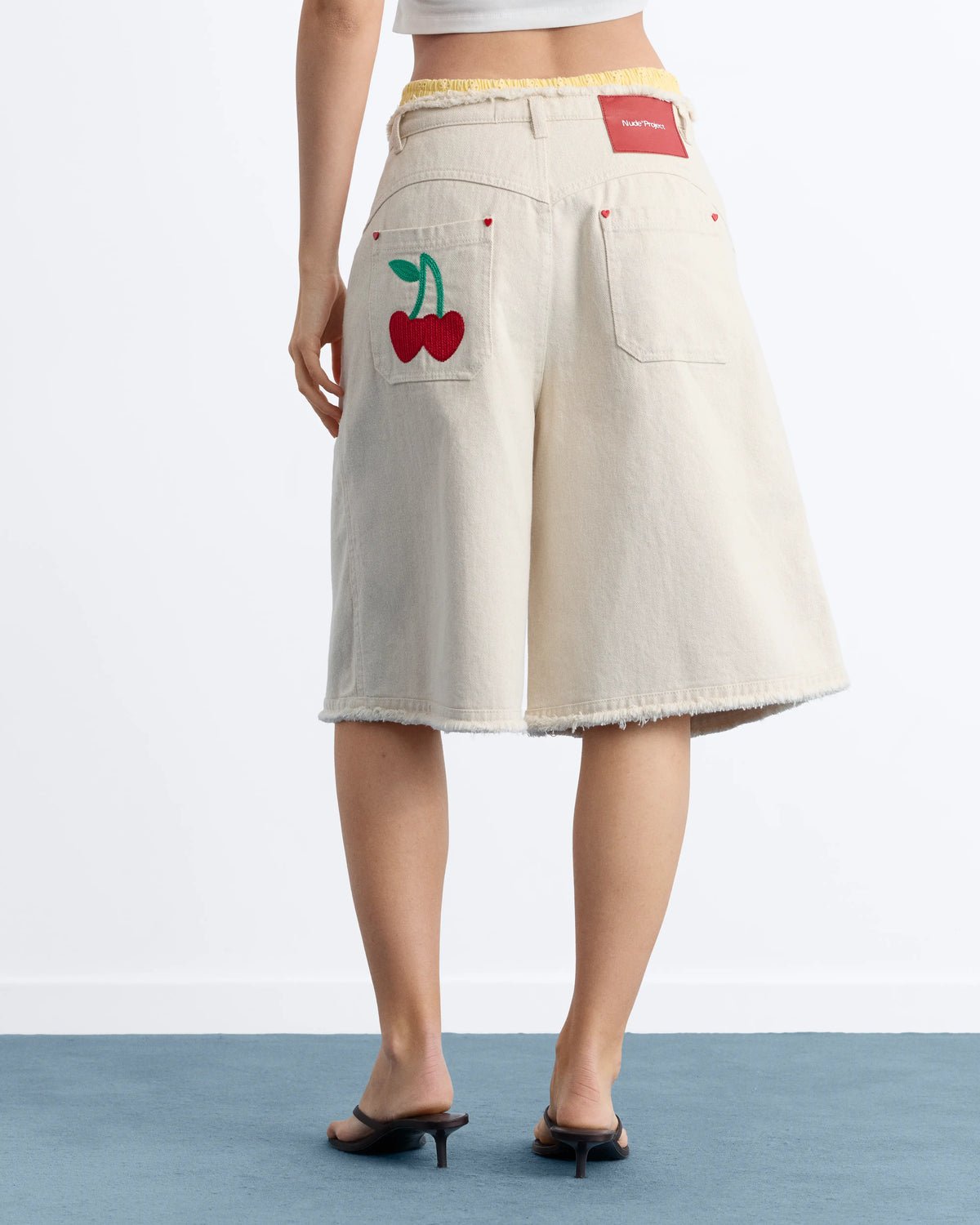 WOMAN [Model is 176 cm / 5’9” wearing size S]