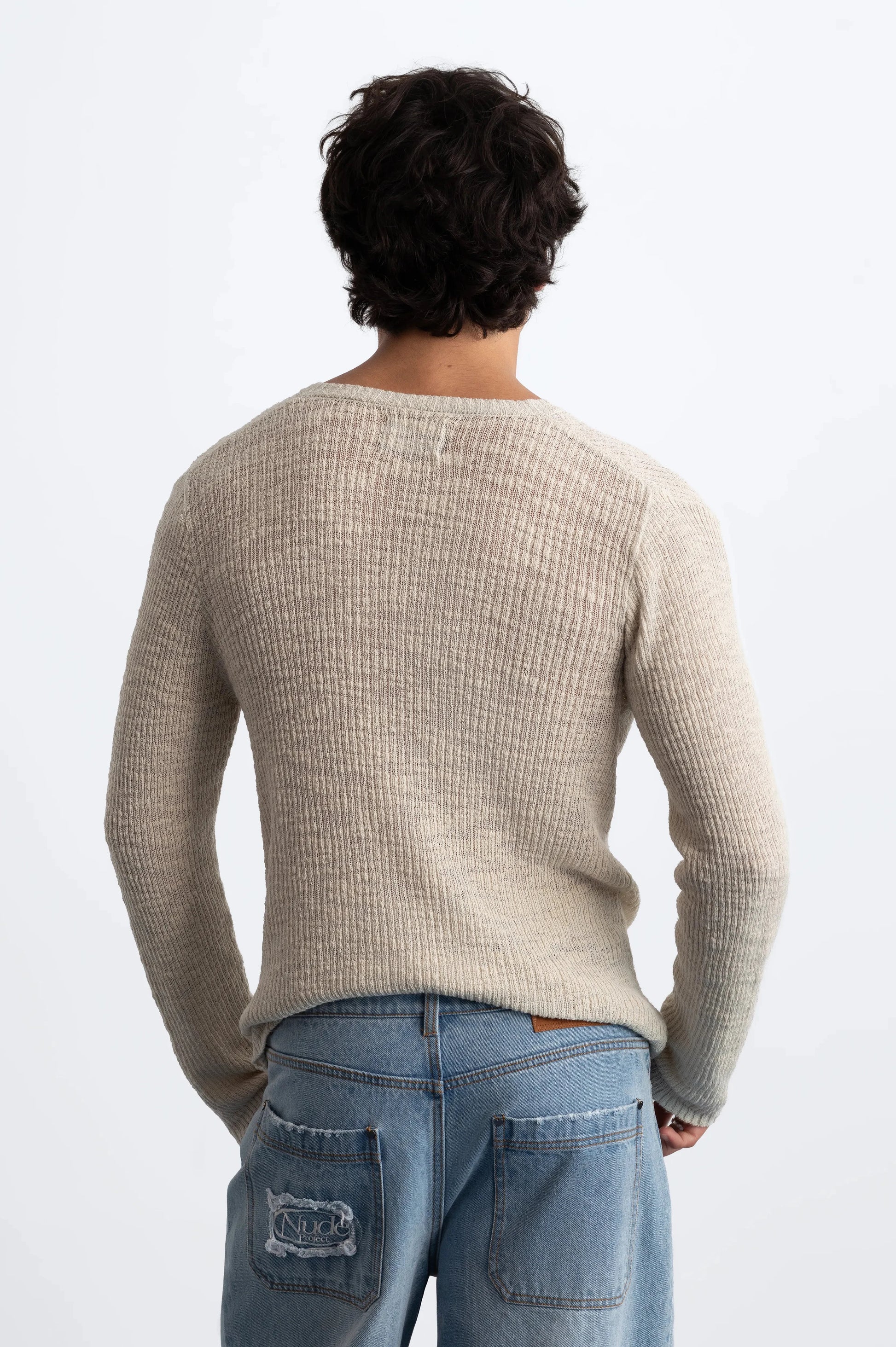 MAN [Model is 187cm / 6’2” wearing size M]