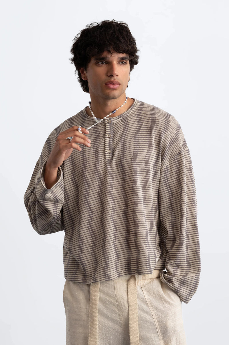 MAN [Model is 187cm / 6’2” wearing size M]