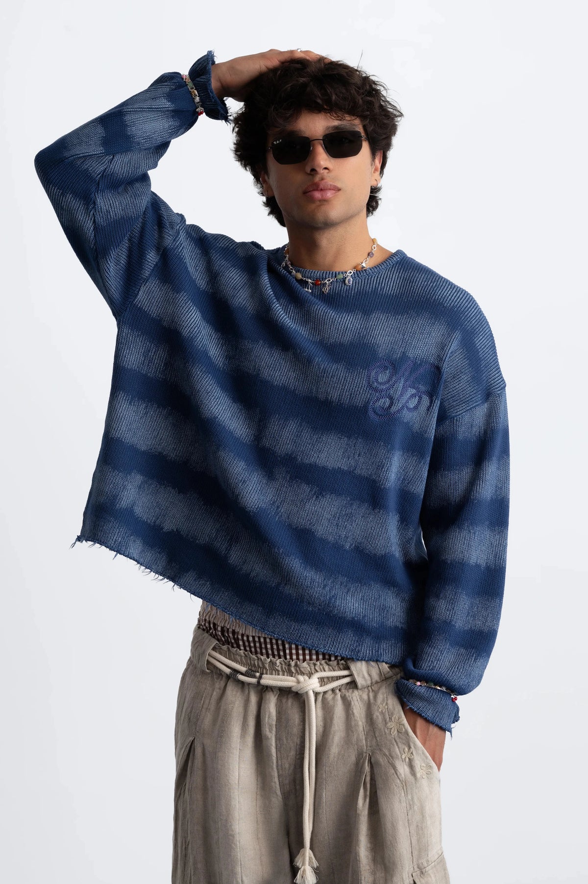 MAN [Model is 187cm / 6’2” wearing size M]