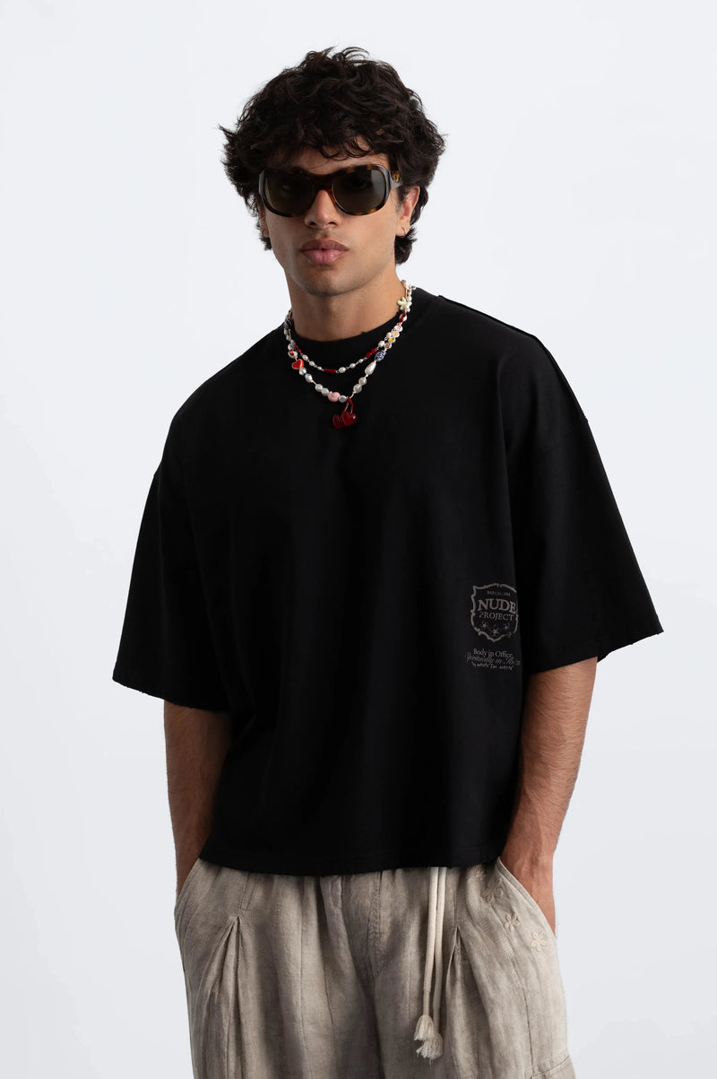 MAN [Model is 187cm / 6’2” wearing size M]