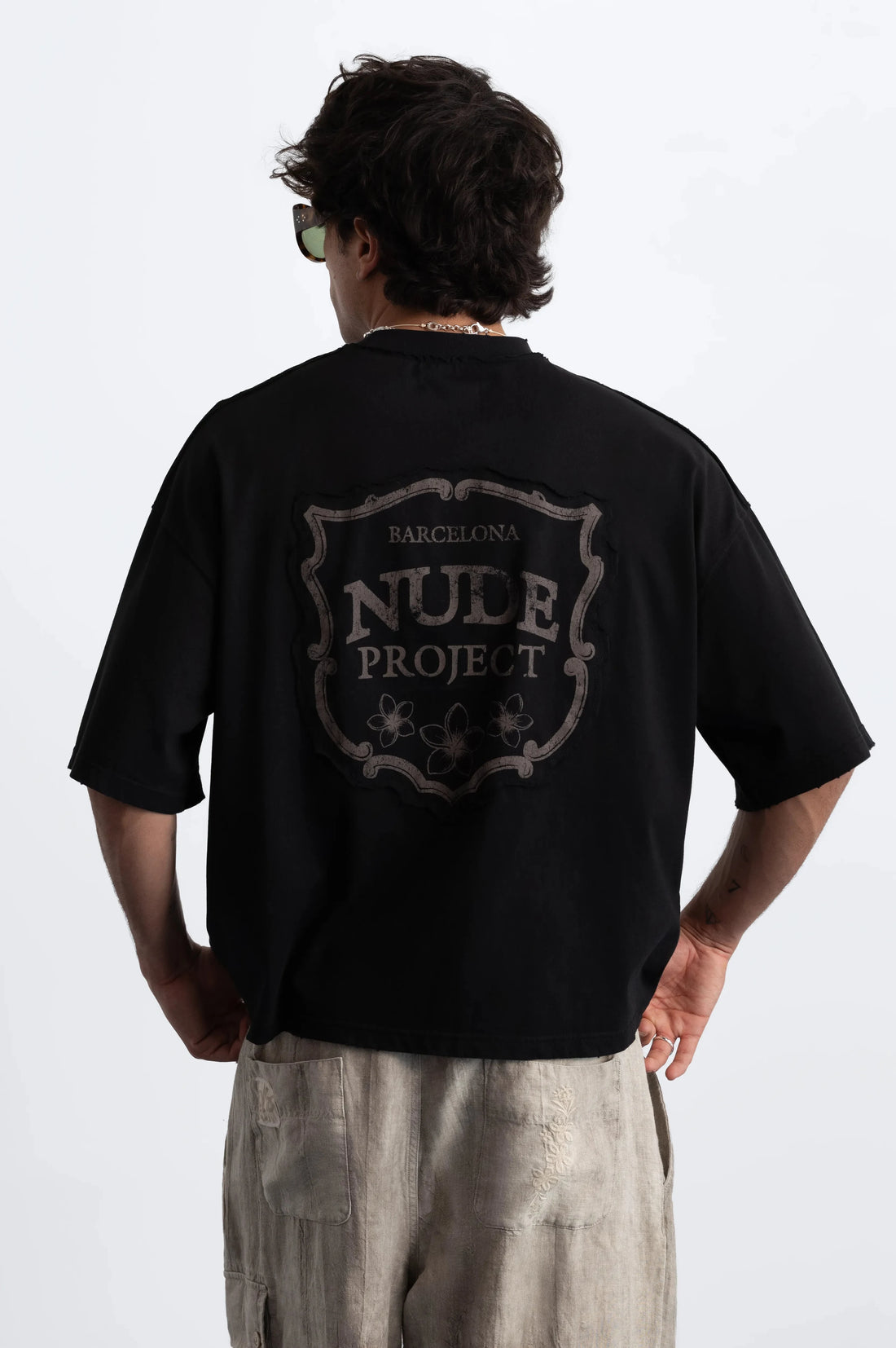 MAN [Model is 187cm / 6’2” wearing size M]