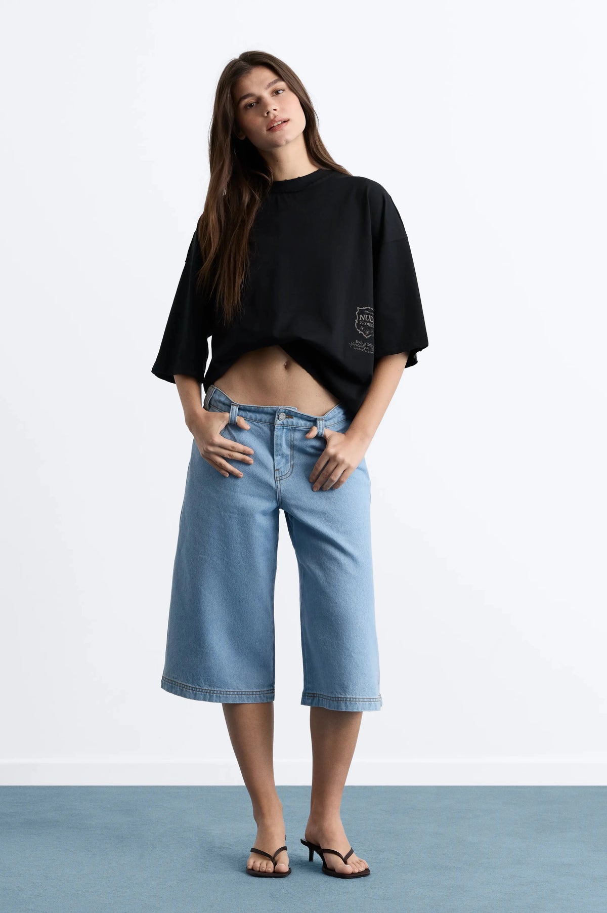 WOMAN [Model is 175.25 cm / 5’9” wearing size S]