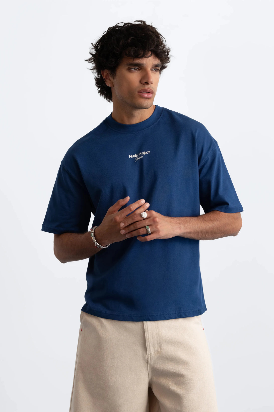 MAN [Model is 187cm / 6’2” wearing size M]