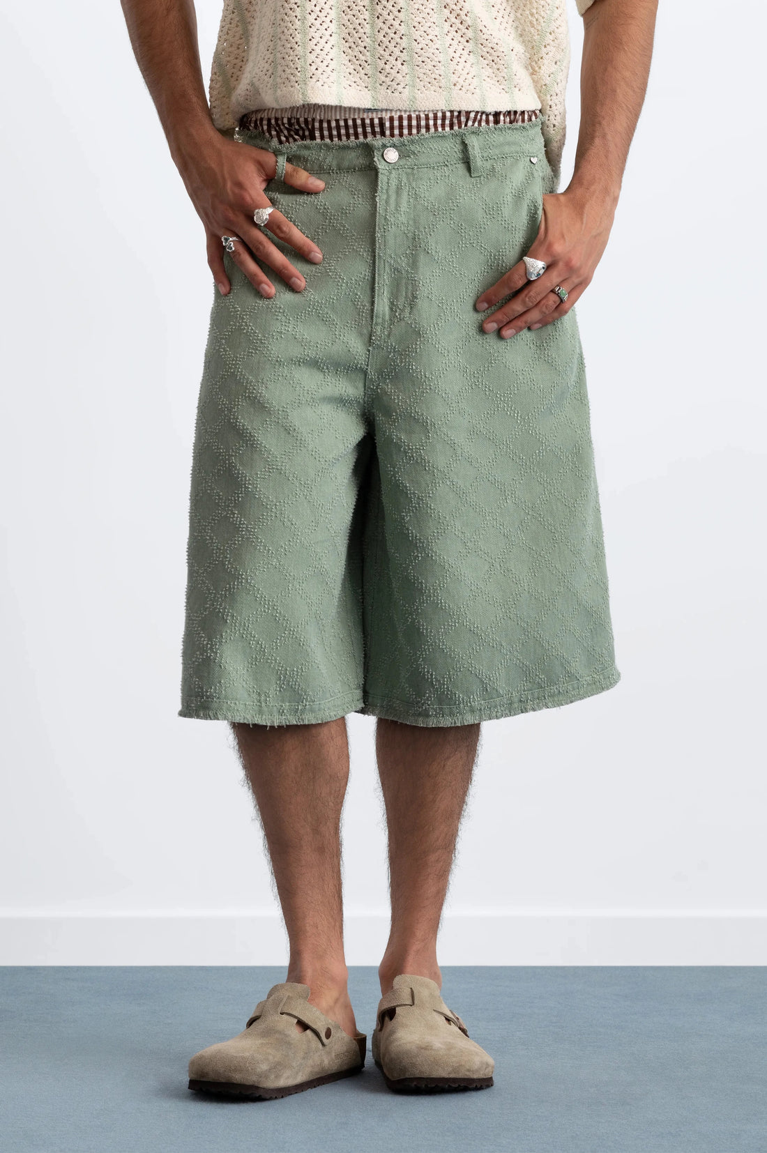 MAN [Model is 187cm / 6’2” wearing size M]