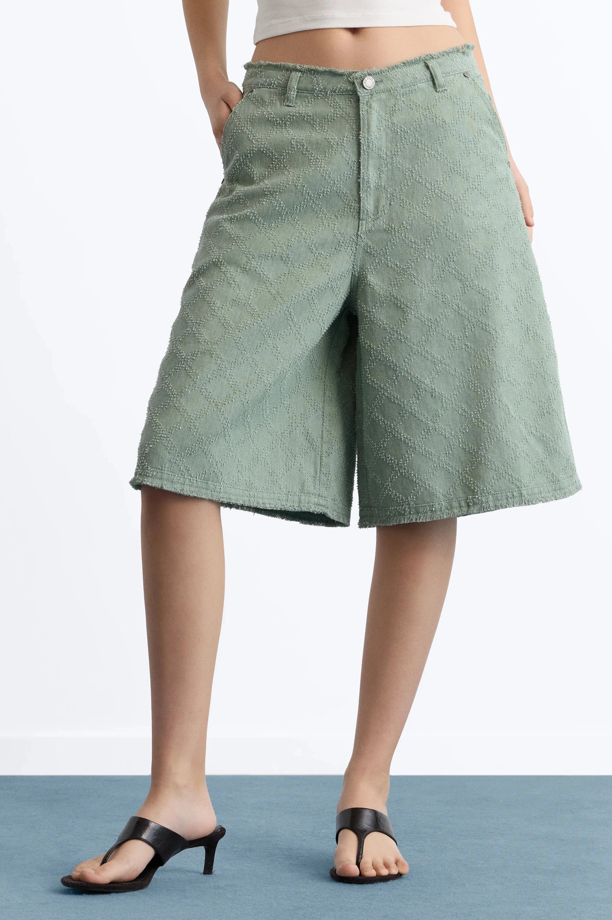WOMAN [Model is 176 cm / 5’9” wearing size S]