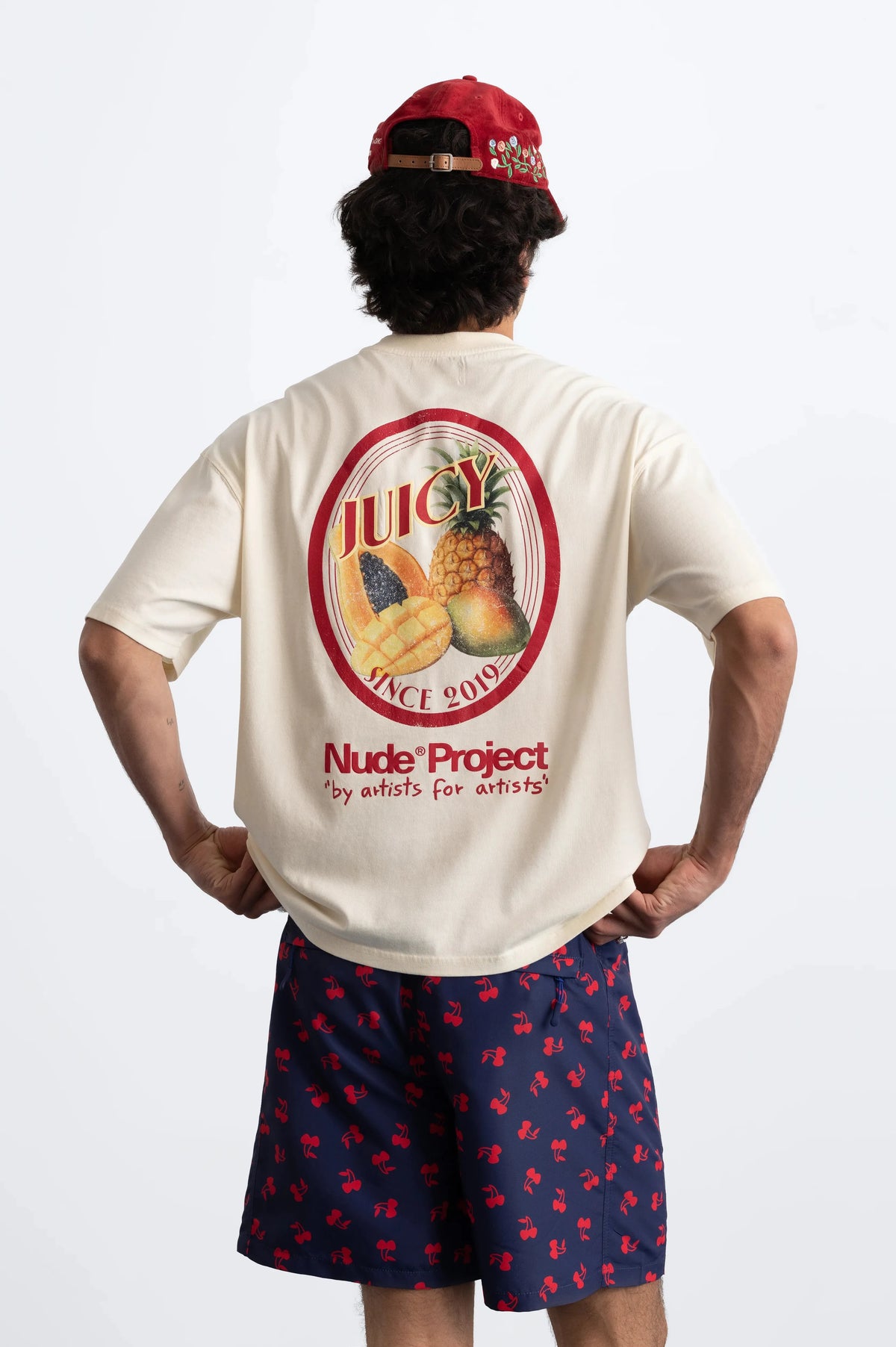 MAN [Model is 187cm / 6’2” wearing size M]