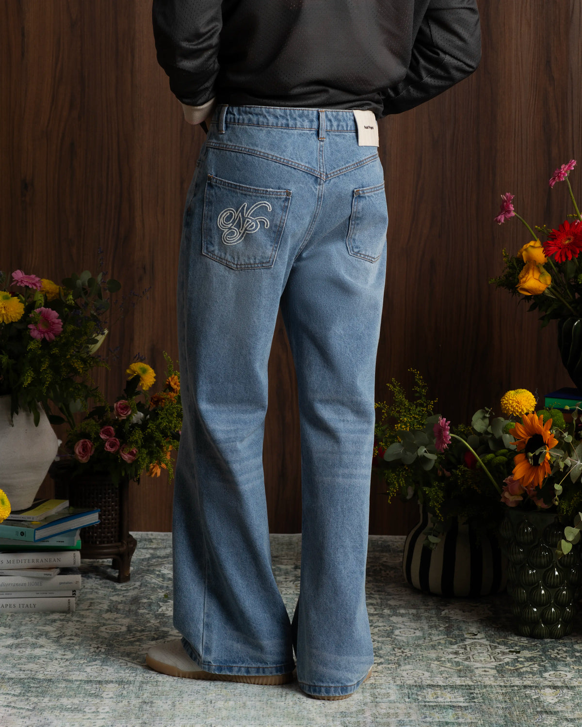 MAN [Model is 1.85 m / 6’1” wearing size M]