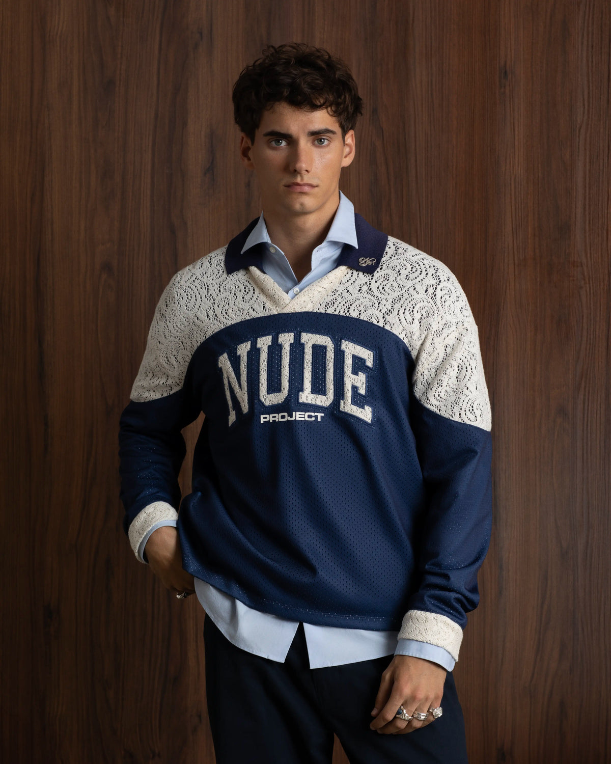 MAN [Model is 1.85 m / 6’1” wearing size M]