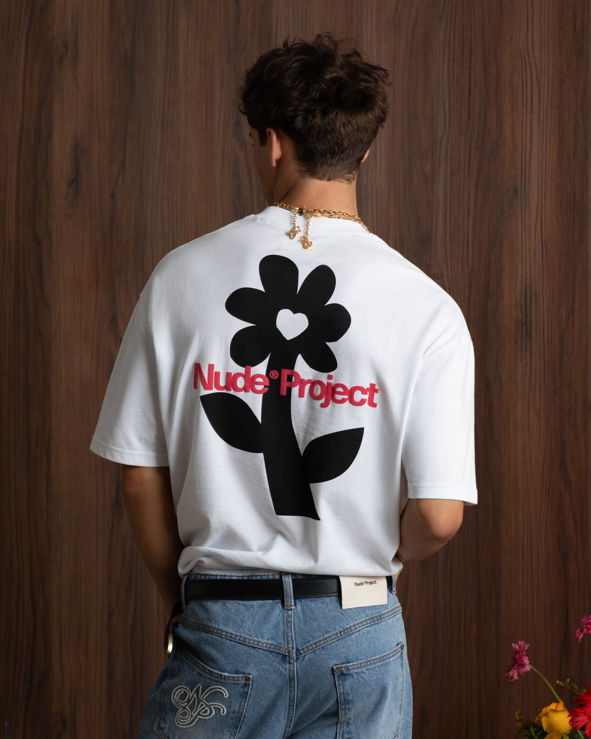 MAN [Model is 1.85 m / 6’1” wearing size M]